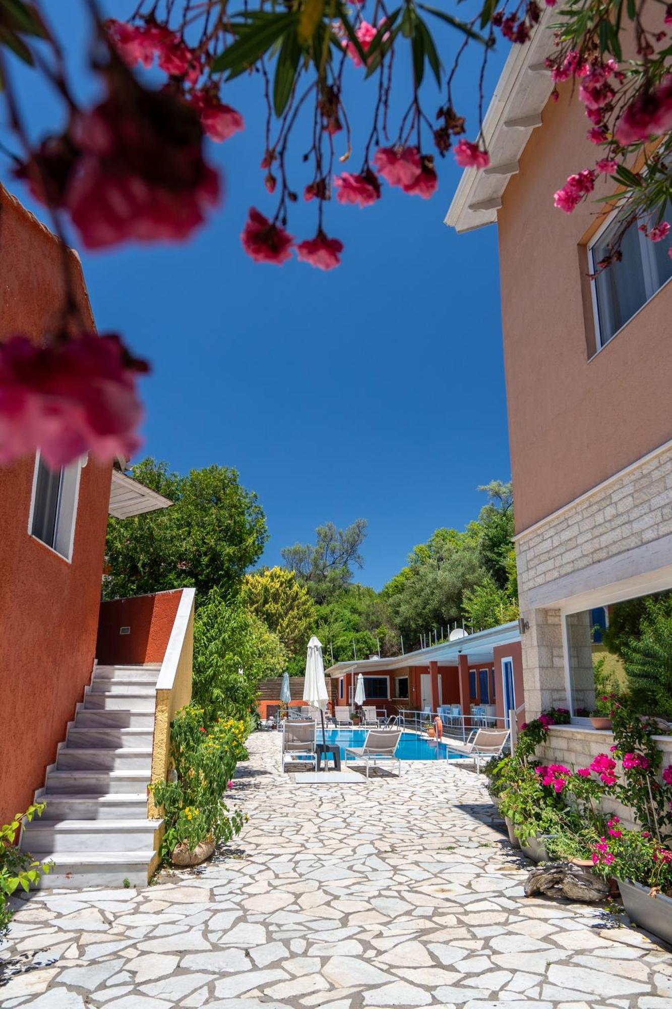 Vliho Bay Boutique Hotel Yénion Exterior foto