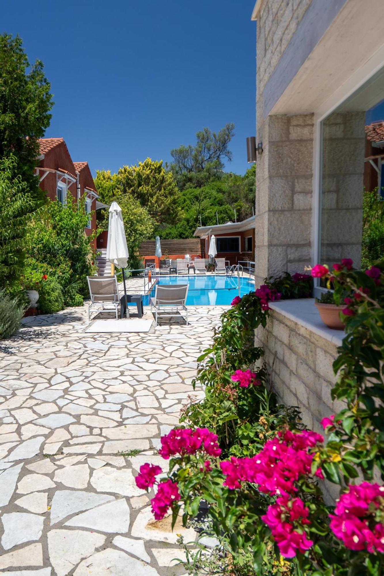 Vliho Bay Boutique Hotel Yénion Exterior foto